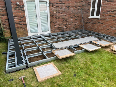 Installing paving slabs on Easy-Frame